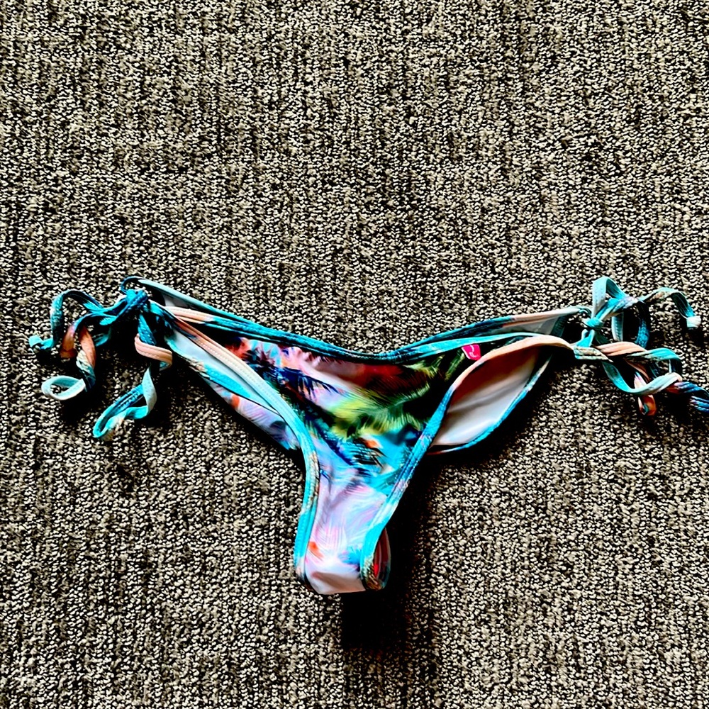 Chynna dolls classic scrunch bottom bikini